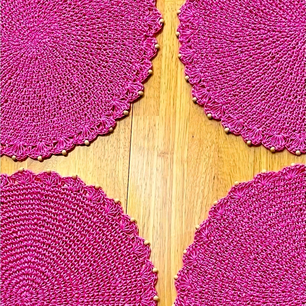 Place Mats 4 Natural Straw round pink with wooden beads Spring/Summer